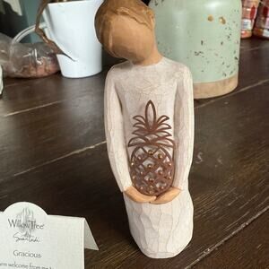 Willow Tree Gracious Figurine 2014 Susan Lordi Small 5.5" Tall Gift Pineapple